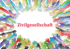 Die Zivilgesellschaft, vertreten durch zivilgesellschaftliche Organisationen und Nichtregierungsorganisationen, kann z.B. eine wichtige Rolle dabei spielen, eine Regierung zur Durchführung von Gesetzesreformen zu bewegen und unter Druck zu setzen sowie die politische Unterstützung zu erhöhen. Zivilgesellschaft entsteht durch nichtstaatliche Institutionen, die bestimmte Schlüsseleigenschaften fördern. Beispiele für gemeinsame Merkmale der Zivilgesellschaft sind Gegenseitigkeit, Gemeinwohl, Partizipation, Gerechtigkeit, Vereinigung, Souveränität, Gleichheit und Rechenschaftspflicht. Doch wie weit darf die Rechenschaftspflicht gehen?
