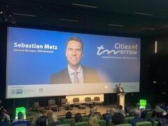 In der Eröffnung der „Cities of Tomorrow“-Konferenz im Temeswarer Studio-Kino sprach AHK-Geschäftsführer Sebastian Metz. Ziel der Konferenz sei es unter anderem, dass Unternehmen zusammenkommen und –arbeiten, hob er hervor. | Foto: Raluca Nelepcu