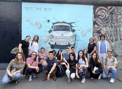 Jugendliche folgen Caragiale durch Berlin
Foto: ZfA
