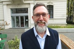 Der neue Leiter Markus Huber vor dem Institut in der Calea Dorobanți in Bukarest
Foto: Valentin Brendler