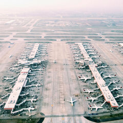 In Europa soll der Flugverkehr bis zum Jahr 2050 um 52 Prozent zunehmen.
Foto: Skyler Smith, www.unsplash.com