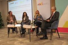 Diskussionsrunde mit (v.l.) Simion Ciochină, Sorana Horșia, Codruța Simina und dem Moderator Dr. Stefan Hofmann. | Fotos: Valentin Brendler
