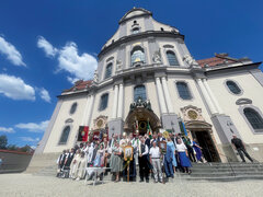 Gruppenbild vor der Basilika St. Anna
