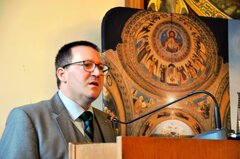 Dr. Mario Fischer (Generalsekretär der GEKE, l.) zeichnete die Entwicklung der Synodalität in den protestantischen Kirchen von der Reformation bis in die Gegenwart nach.