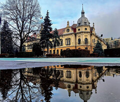 „Wenn ich meine älteren Bilder ansehe, bin ich manchmal sehr traurig, dass in den letzten Jahren so viele Neubauten erschienen sind, die den Baubestand der Stadt und die Natur geändert haben. Es freut mich aber sehr, wenn ich manchmal auch bemerke, dass alte, schöne, aber einst verkommene Bauwerke wieder restauriert werden und ihren ursprünglichen Glanz wieder erhalten.“ Carmen Chiperea (Facebook: Brașov, orașul sufletului meu, văzut prin ochii mei).