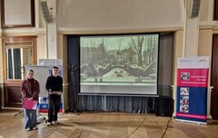 Nicht unter den ersten drei Plätzen, aber dennoch inhaltlich originell und bewegend: Das Lied von Nicoleta Timoc und David Mure{an vom Colegiul Național „Doamna Stanca“ in Sathmar/Satu Mare. Es endete mit der Zeile „Vielleicht muss man zerbrechen, um echt zu sein“ und sorgte für anerkennende Rufe und Applaus beim Publikum.