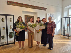 Das Team hinter der Ausstellung. V. l. n. r.: Camelia Ștefan, Simona Malearov, Gertrud Krech, Karla Roșca und Mirela Crețu. | Foto: Aurelia Brecht