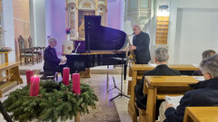 Antonis Anissegos und Nicolas Simion (v.l.) beim Adventskonzert Foto: Valentin Brendler