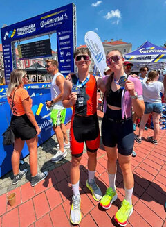 Lenau-Schüler Eliza Bota und Alexandru Barbu (beide Klasse 11SW) erhielten Preise in ihrer Altersklasse (18 bis 19 Jahre) beim Timișoara Triathlon am Wochenende. | Foto: facebook.com/NikolausLenau