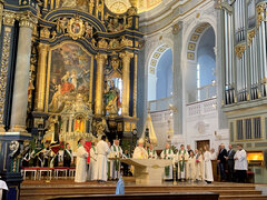 Pontifikalamt mit Bischof László Böcskei bei der 65. Gelöbniswallfahrt der Donauschwaben in Altötting