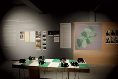 Das internationale Forschungsprojekt umfasst bisher neu interpretierte Musik in Konzerten, Aufnahmen und Alben (von denen einige sogar internationale Preise gewonnen haben), Ausstellungen und fortlaufende Forschung. Die jüngste Ausstellung im Rahmen des Projekts fand in Temeswar 2025 (im Bild) statt. Fotos: Retracing Bartók-Kulturprojekt