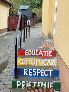 Der Eingang der Grundschule Foto: Jochen Empen