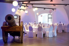 Hochzeitstafel im Kaiserturm nächst der Kanone Weckauf von 1504