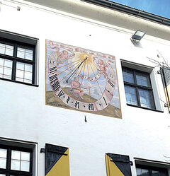 Eine Sonnenuhr darf nicht fehlen!