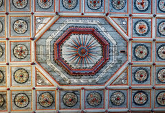 Einzigartige Kassettendecke und Prause-Orgel im prachtvollen barocken Prospekt Fotos: George Dumitriu