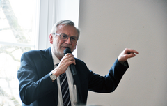 Christoph Sigrist (Schweiz): „Kirchen waren, sind und bleiben Emmaus-Orte.“