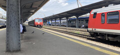 Ein Zug fährt im Bukarester Nordbahnhof sein. Womöglich wird ab 2030 auch eine S-Bahn in diesem halten. | Symbolfoto: Valentin Brendler