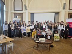 Abschlussfoto mit allen Schülerteams des Landesfinales des Wettbewerbs „Seitenweise“ 2026
Fotos: Aurelia Brecht