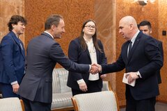 Regierungschef Ilie Bolojan mit Vertretern der Rating-Agentur Fitch | Foto: gov.ro